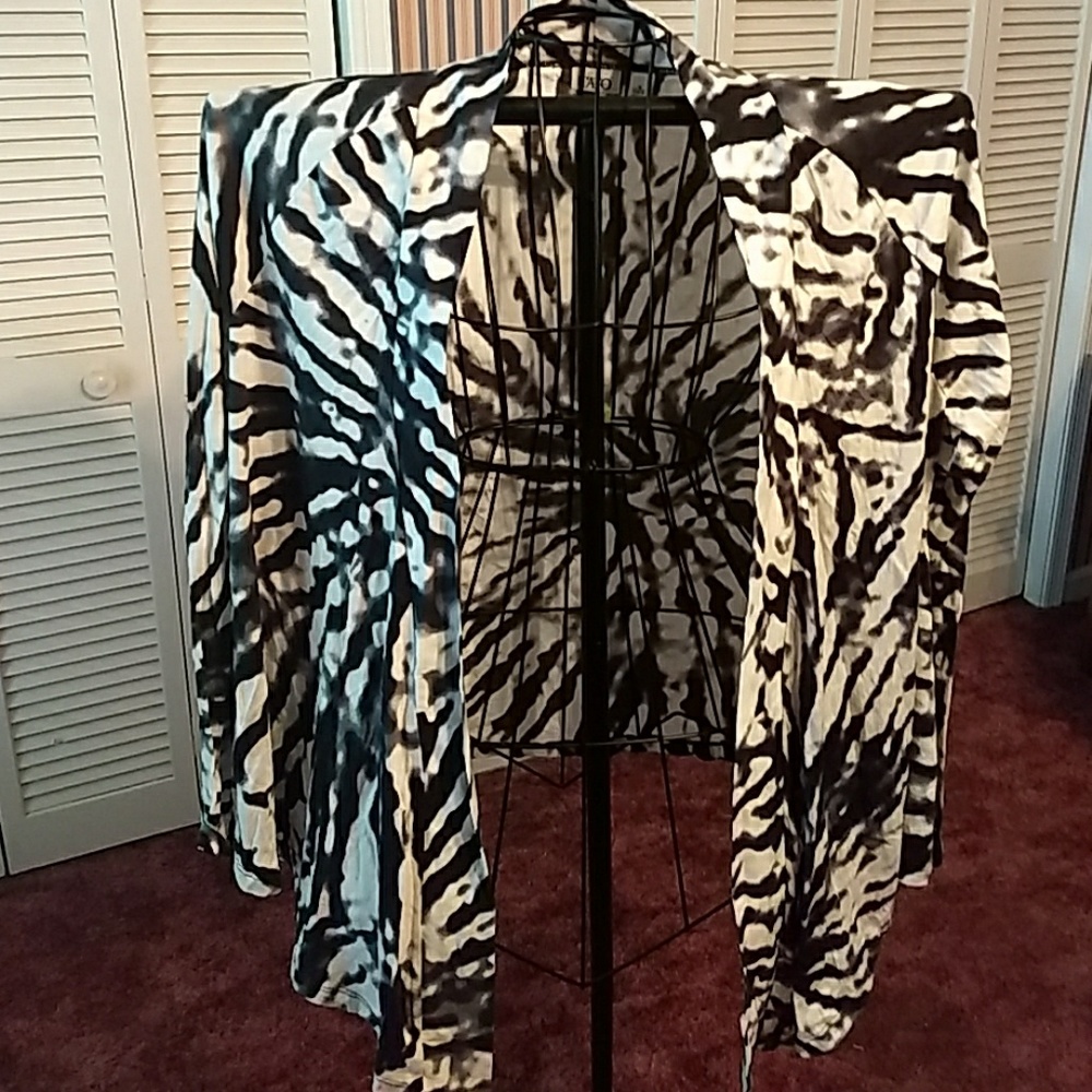 Soft cardigan w/matching purse. Worn only once